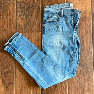 Banana republic premium denim, light distressed skinny jeans with ankle zipper